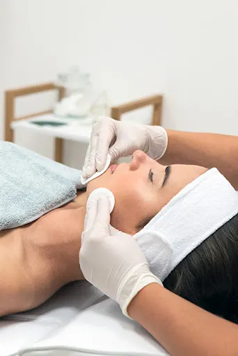 Kosmetyczka Zgierz – Salon - laser peeling masaż mikrodermabrazja depilacja laserowa Fale radiowe Glow Skin